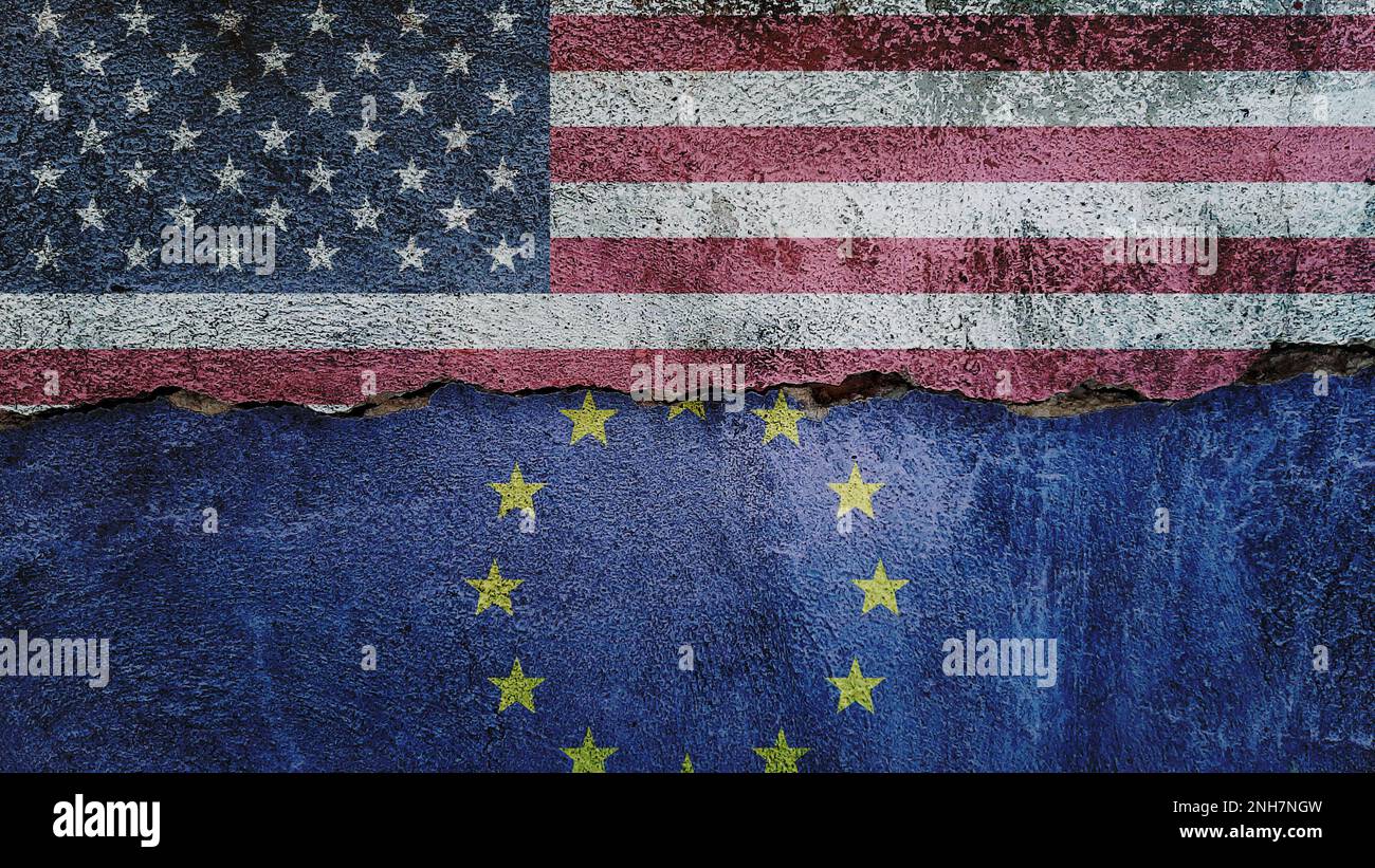 Drapeau des États-Unis et de l'Union européenne sur fond de mur fissuré. Économie, politique conflits, concept de guerre contexte de texture Banque D'Images