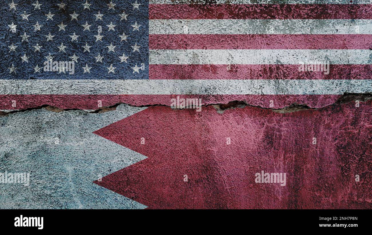 Drapeau des États-Unis et du Bahreïn sur fond de mur fissuré. Économie, politique conflits, concept de guerre contexte de texture Banque D'Images