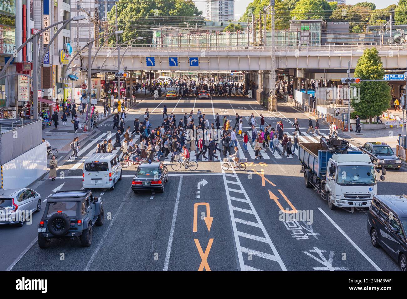 Tokyo, Japon - 26 octobre 2017 : randonnée touristique à la gare d'Ueno Banque D'Images