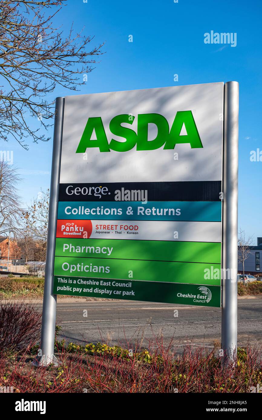 Panneau de parking du supermarché Asda dans le parking du Cheshire East Council, Crewe Cheshire UK Banque D'Images
