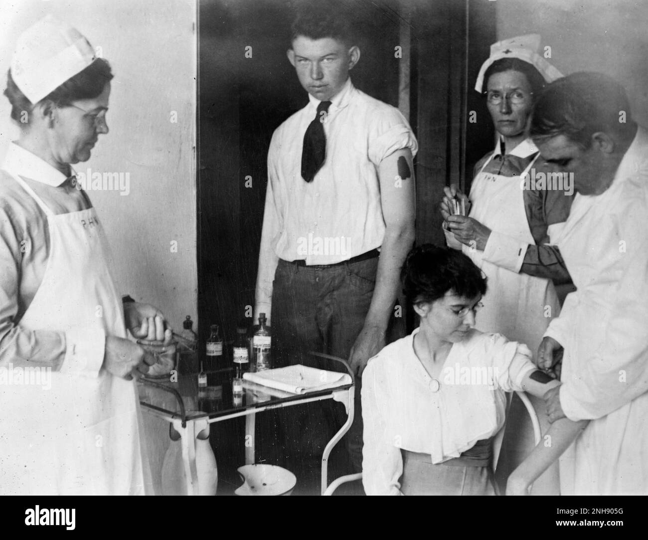 Vaccination contre la fièvre typhoïde à la clinique de la Croix-Rouge, 9 septembre 1919. Banque D'Images