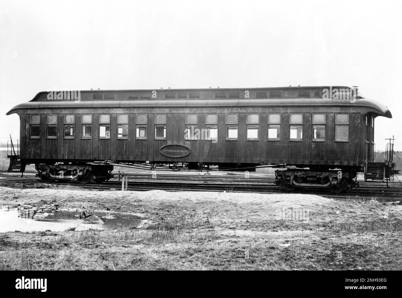 Première voiture Pullman, vers 1867. Aux États-Unis, Pullman a été utilisé pour désigner les voitures de nuit de chemin de fer qui ont été construites et exploitées sur la plupart des chemins de fer américains par la société Pullman (fondée par George Pullman) de 1867 à 31 décembre 1968./n Banque D'Images