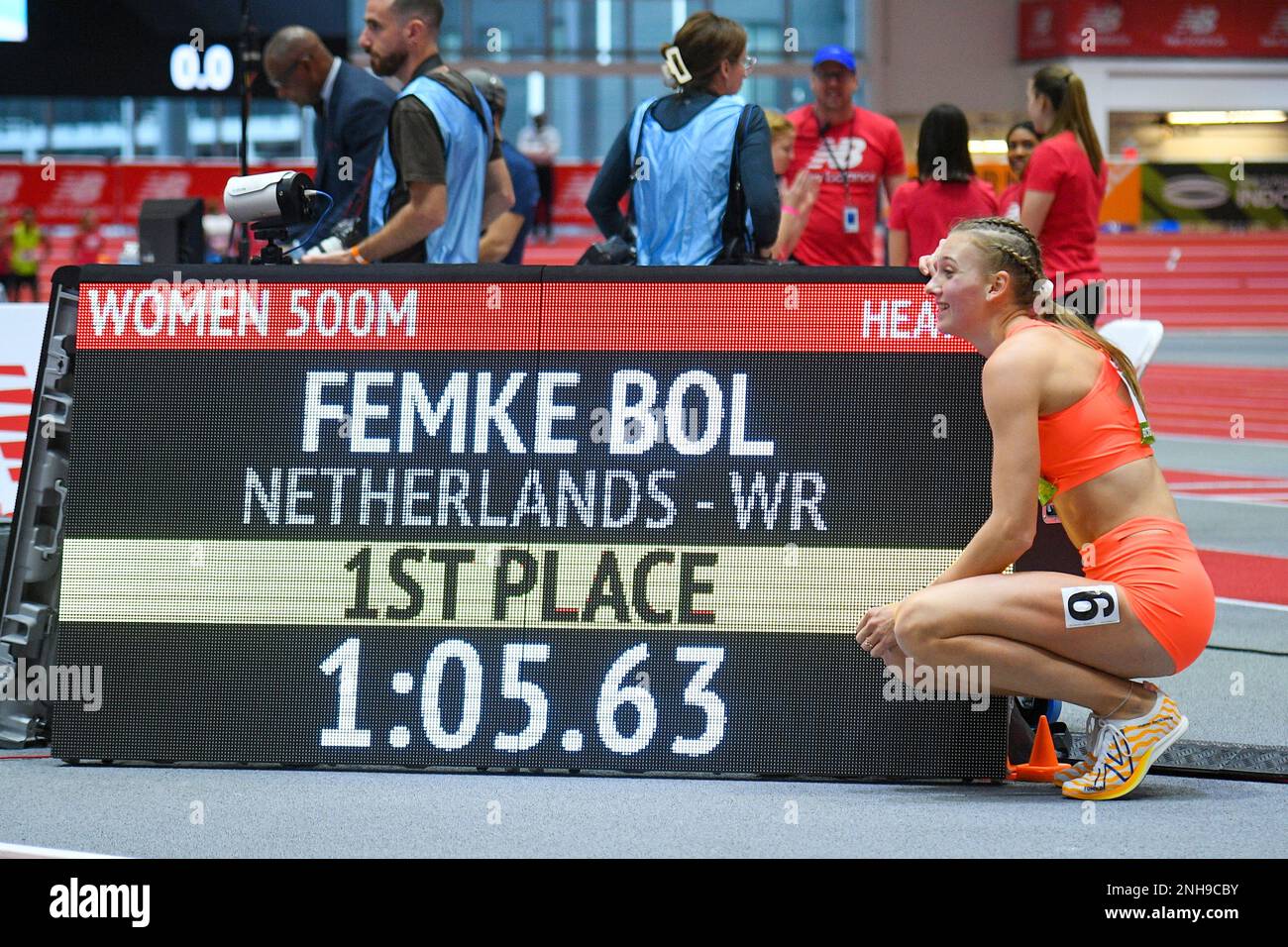 BOSTON, MA - FEBRUARY 04: Femke Bol of the Netherlands poses for a photo after winning the women's 500m during the New Balance Indoor Grand Prix on February 4, 2023, at the TRACK at new balance in Boston, MA. Bol set a new world record with a time of 1:05.63 and became the first woman to break 1:06. (Photo by Erica Denhoff/Icon Sportswire) (Icon Sportswire via AP Images) Banque D'Images