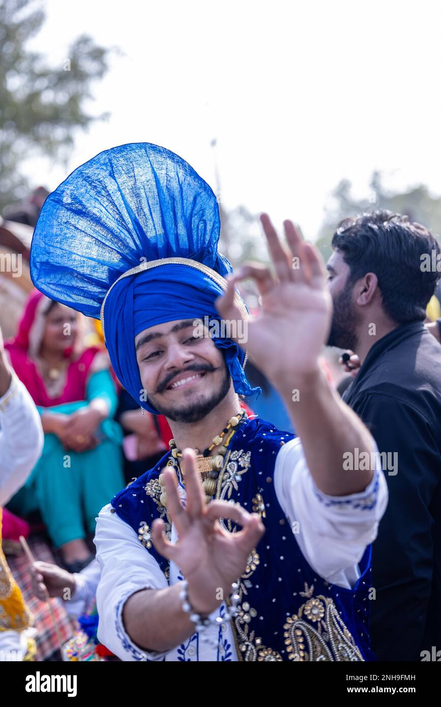 Punjabi Bhangra, Portrait du jeune sikh mâle dans la traditionnelle
