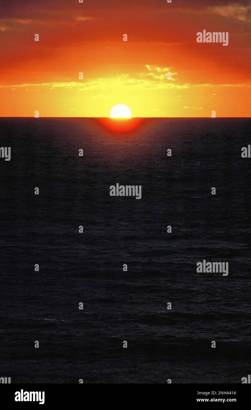 Australie. Lever du soleil sur l'océan Pacifique. Banque D'Images