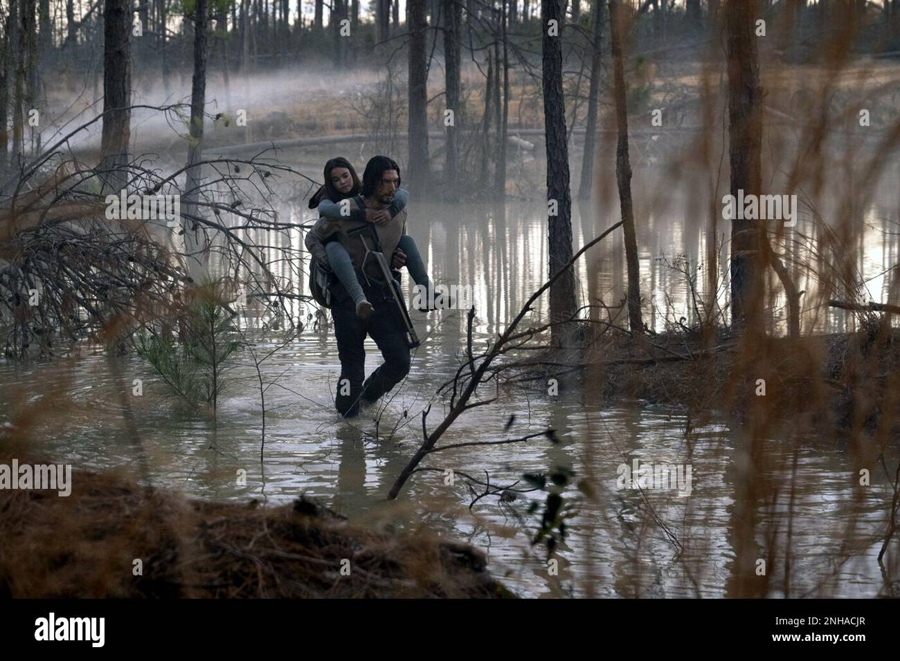 65 est un prochain film de thriller de science-fiction américain écrit et réalisé par Scott Beck et Bryan Woods, et avec Adam Driver et Ariana Greenblatt. Cette photographie est à usage éditorial exclusif et est le droit d'auteur de la compagnie de film et/ou le photographe assigné par la compagnie de film ou de production et ne peut être reproduite que par des publications en conjonction avec la promotion du film ci-dessus. Un crédit obligatoire pour la société de cinéma est requis. Le photographe doit également être crédité lorsqu'il est connu. Banque D'Images