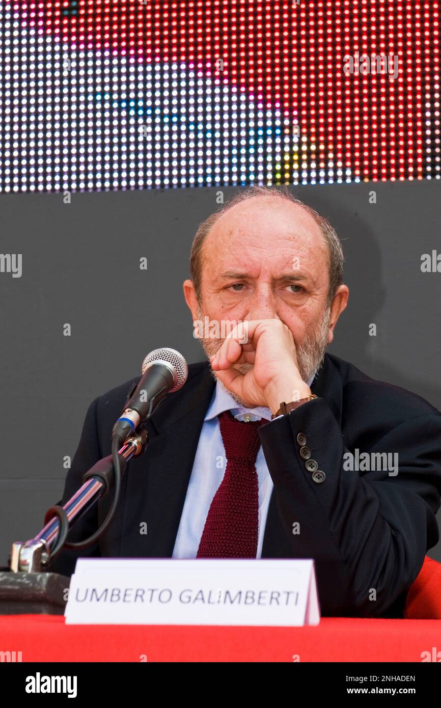 Umberto Galimberti, festival de philosophie de Modène, Italie Banque D'Images