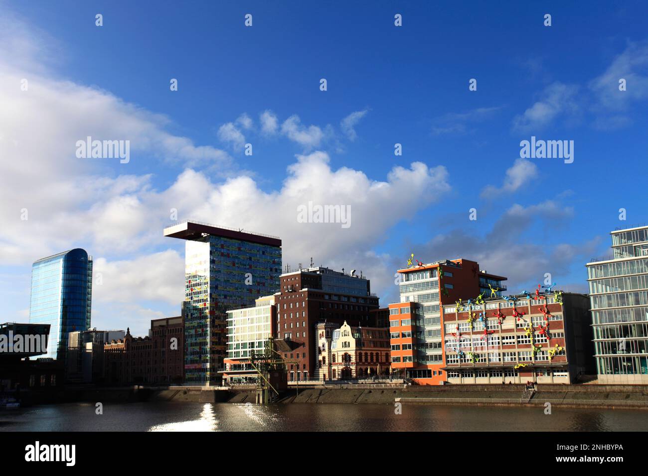 Immeubles de bureaux modernes dans le port des Médias, Düsseldorf City, Nord-Rhénanie-Westphalie, Allemagne, Europe. Banque D'Images