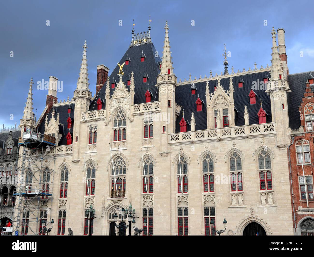 La Cour provinciale, un bâtiment néo-gothique situé sur la place ...