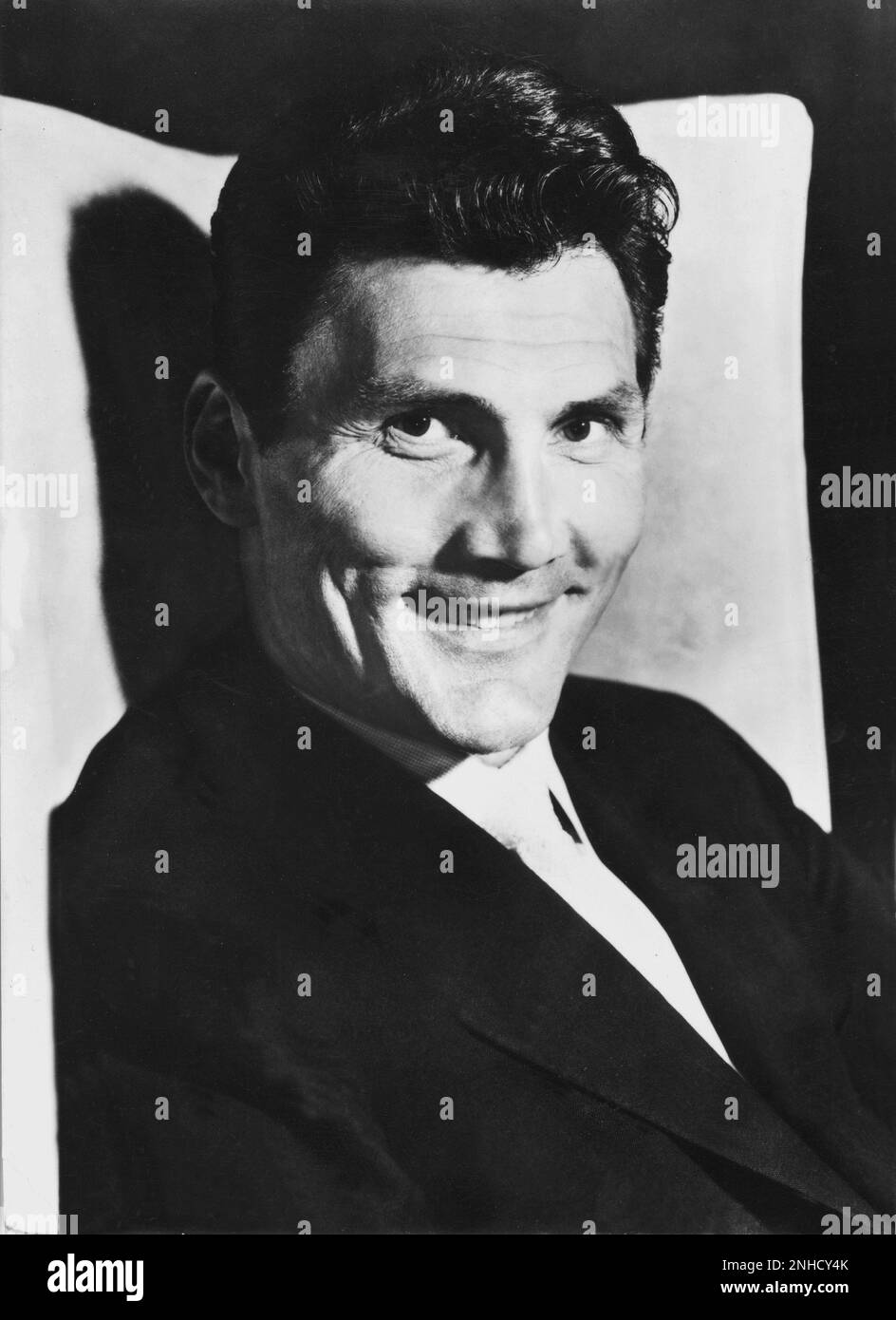 1950 ca., USA : l'acteur de cinéma d'origine ukrainienne JACK PALANCE ( 1919 - 2006 ) - CINÉMA - portrait - attore - sourire - sorriso --- Archivio GBB Banque D'Images