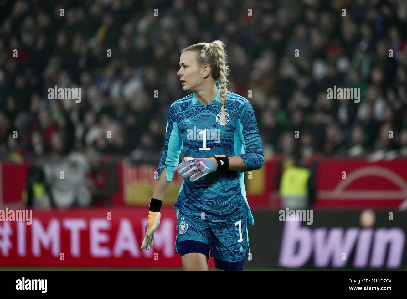 20 février 2023, Duisbourg, Rhénanie-du-Nord-Westphalie, ALLEMAGNE: Duisburg, Allemagne, février 21st 2023 : Merle Frohms ( 1 Allemagne ) lors du match international amical entre l'Allemagne et la Suède à Duisburg, ALLEMAGNE. (Credit image: © Julia Kneissl/Sport Press photo via ZUMA Press) USAGE ÉDITORIAL SEULEMENT! Non destiné À un usage commercial ! Banque D'Images