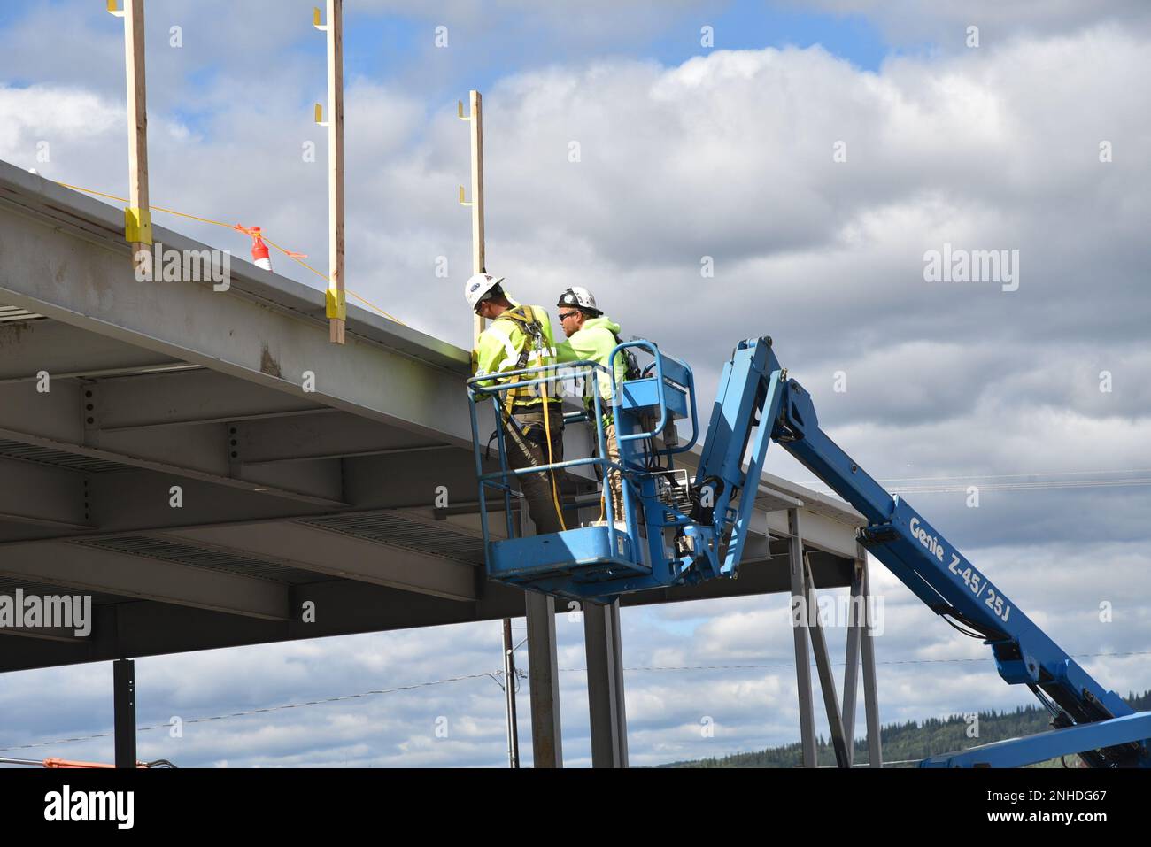 États-Unis Le corps des ingénieurs de l'armée - Alaska District construit un nouveau Centre de développement de l'enfant pour les soldats et leurs familles sur le fort Wainwright. Le projet est en phase de construction verticale et la nouvelle installation commence à prendre forme, qui aura une capacité de conception pour plus de 300 enfants âgés de 6 semaines à 5 ans. Il comprendra 12 chambres pour les enfants en bas âge et les tout-petits, neuf chambres pour les enfants d'âge préscolaire, quatre salles d'activités générales, cuisine, buanderie, réception et salon du personnel. Chaque chambre pour enfants sera reliée à une aire de jeux clôturée adaptée à l'âge. Banque D'Images