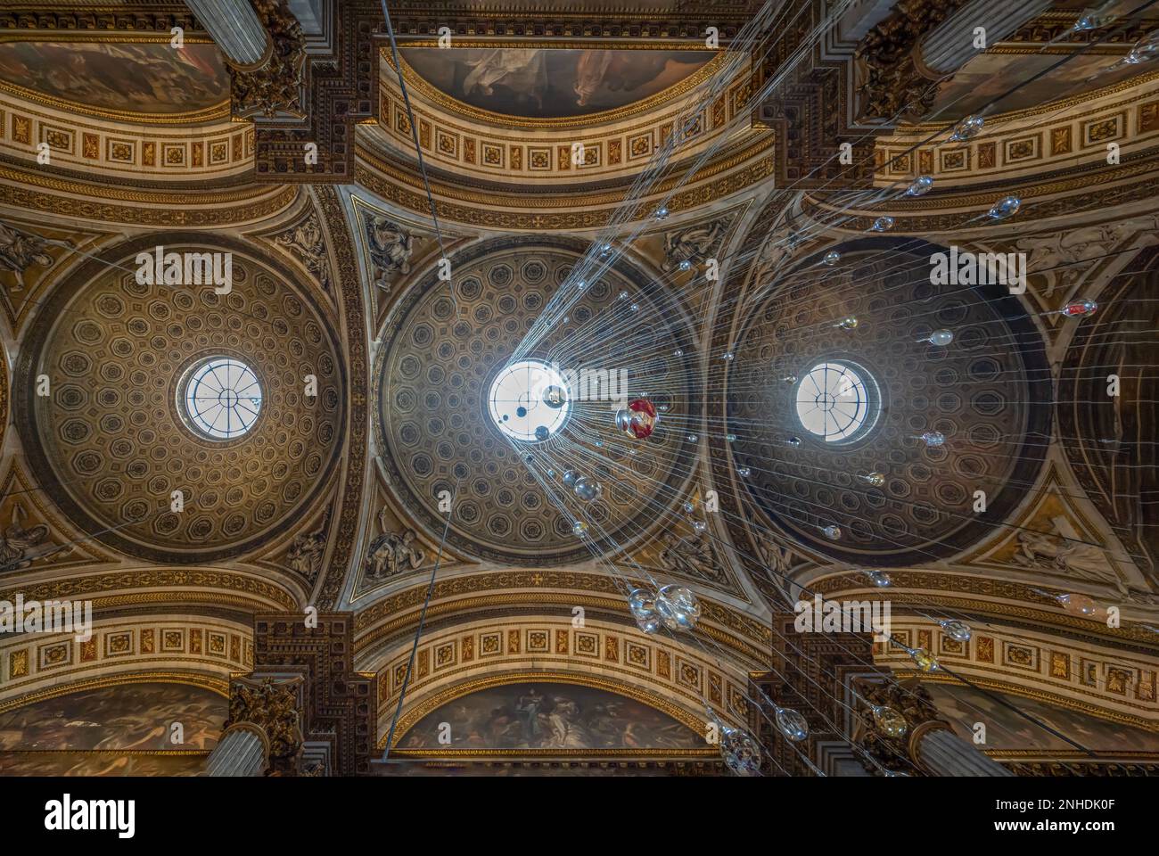 Paris, France - 02 21 2023: Vue à l'intérieur de l'église de la Madeleine Banque D'Images