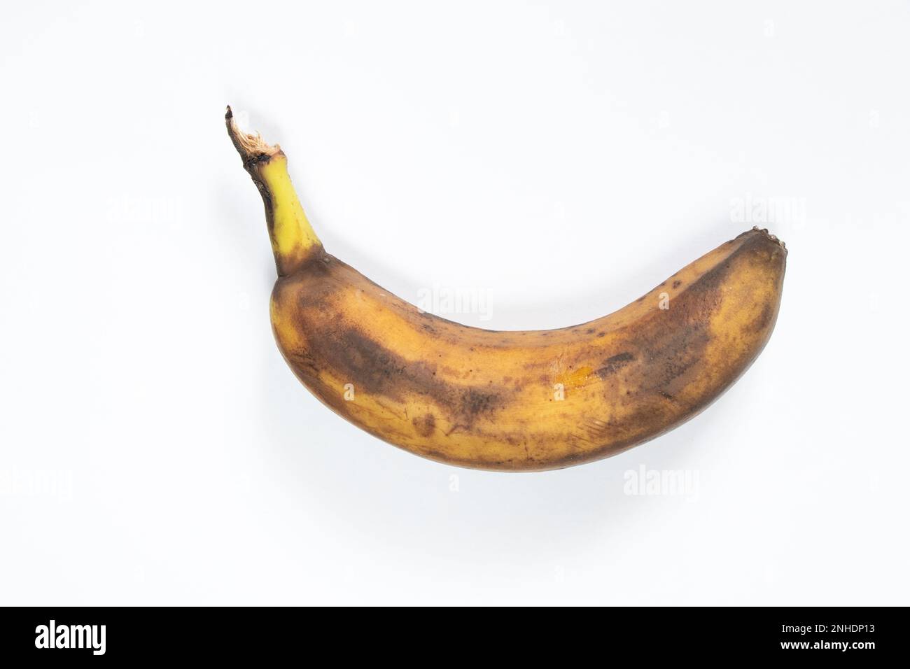 banane surmûre sur fond blanc gros plan, fruit Banque D'Images
