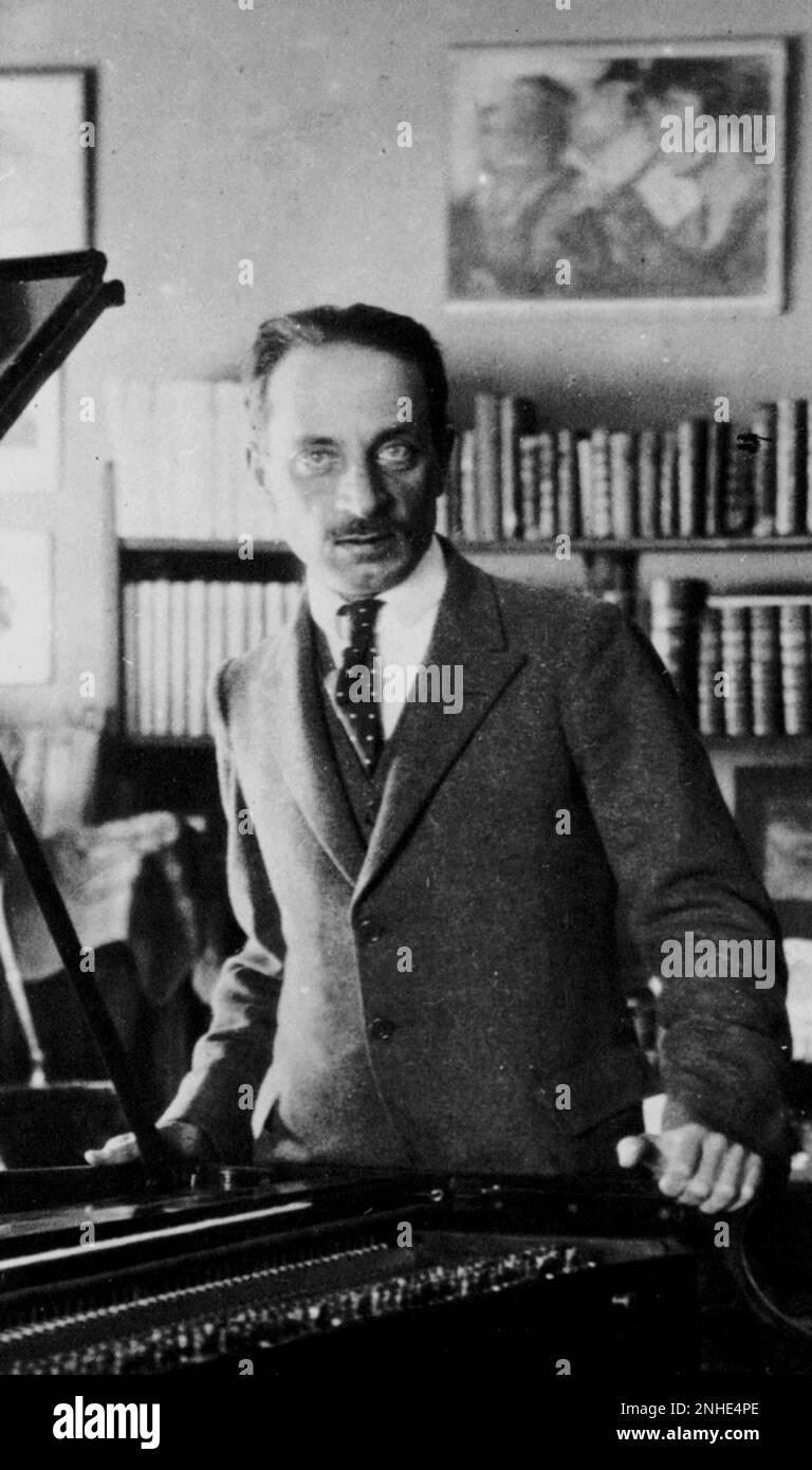 Les années 1910 : le poète et écrivain allemand RAINER MARIA RILKE ( Praga 1875 - Montreux 1926 ) - POETA - POÉSIE - POESIA - SCRITTORE - LETTERATO - LETTERATURA - LITTÉRATURE - ritratto - bachigi - moustache - cravate - cravatta ---- Archivio GBB Banque D'Images