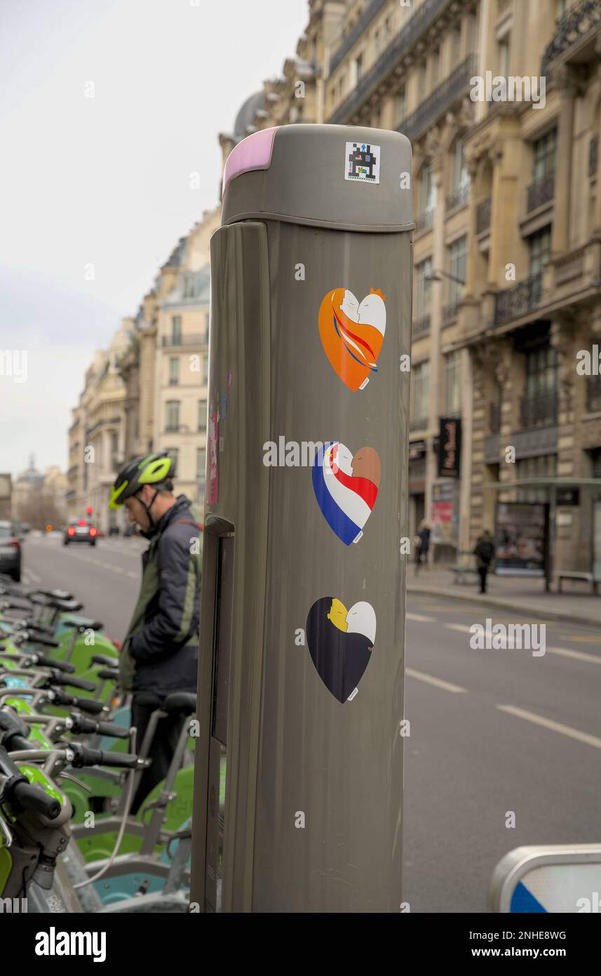 Street art of Hearts, qui fait la part d'un baiser dans différentes couleurs Banque D'Images