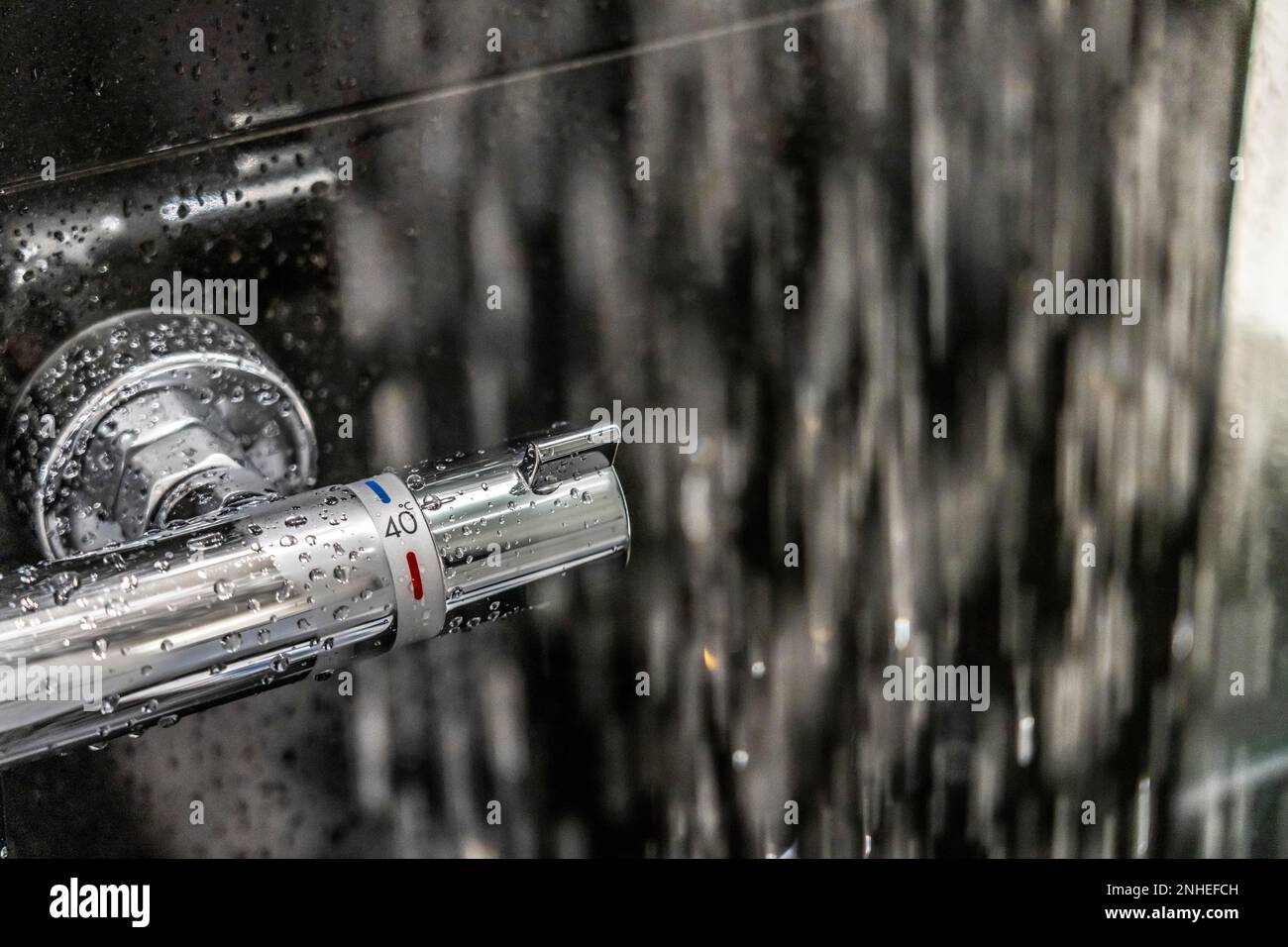 Douche, montage, régulation de température, régulation de température de l'eau de douche, Banque D'Images