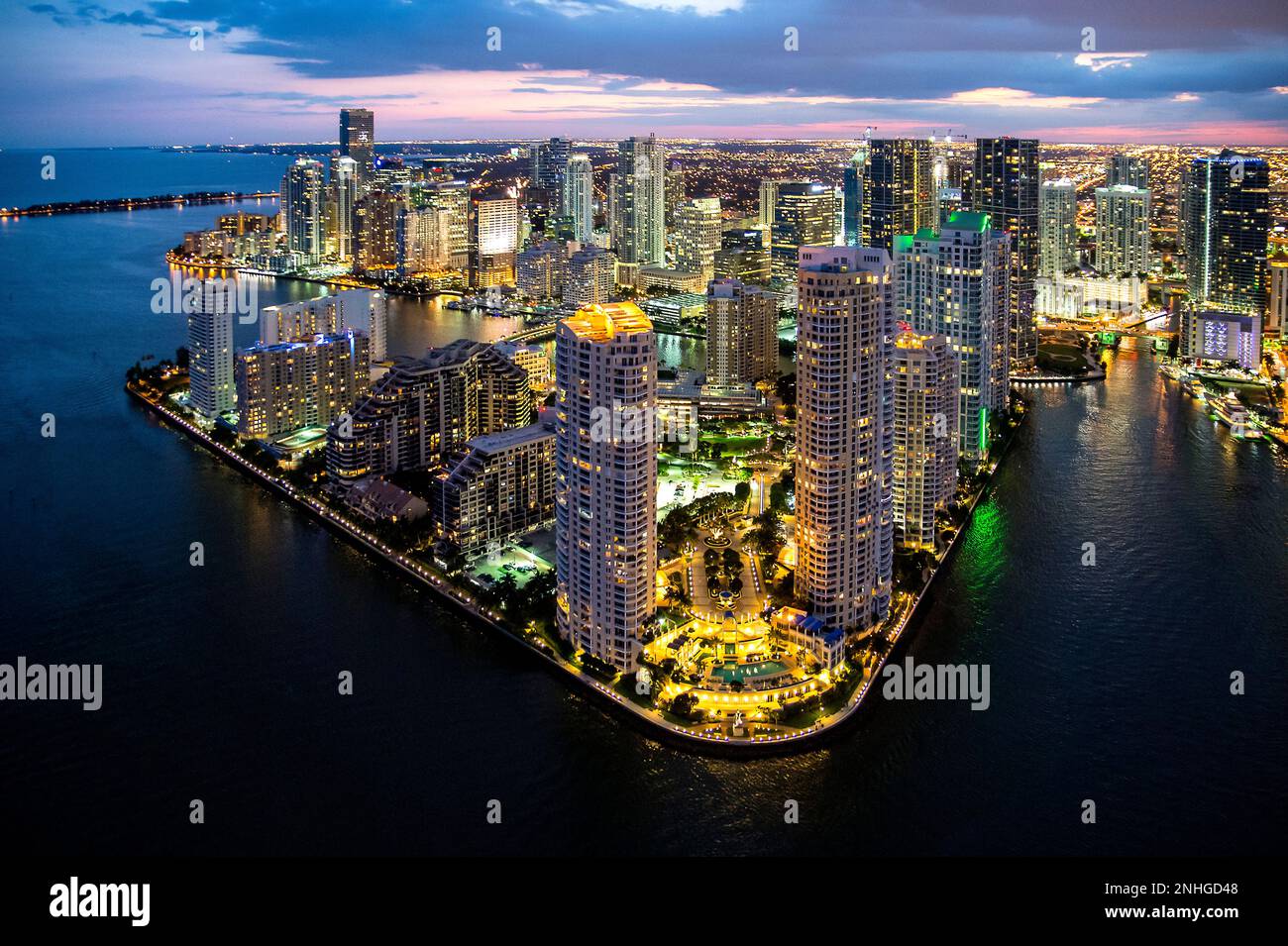 Brickell Key et le centre-ville, Hôtel Mandarin Oriental et Intercontinental, vue aérienne, Miami, Floride du Sud, Dade, Floride, États-Unis Banque D'Images Brickell Key et le centre-ville, Hôtel Mandarin Oriental et Intercontinental, vue aérienne, Miami, Floride du Sud, Dade, Floride, États-Unis Banque D'Images