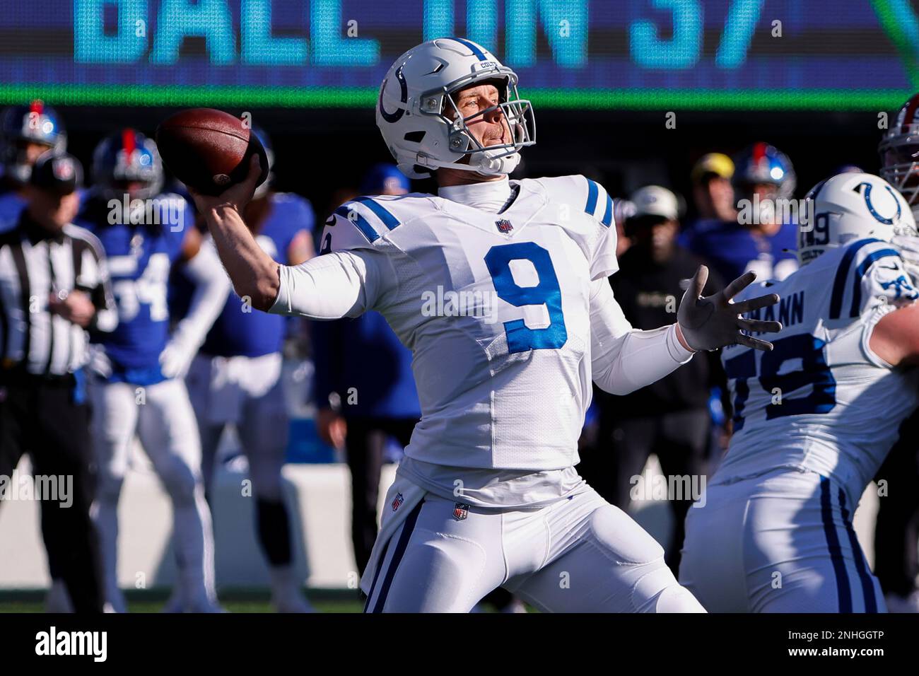 New York Giants linebacker Jaylon Smith (54) reacts against the Baltimore  Ravens during an NFL football game Sunday, Oct. 16, 2022, in East  Rutherford, N.J. (AP Photo/Adam Hunger Stock Photo - Alamy