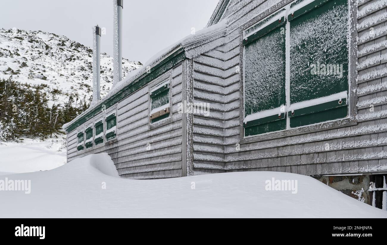 L'AMC (Appalachian Mountain Club) Madison Springs Hut, New Hampshire, en hiver. Banque D'Images