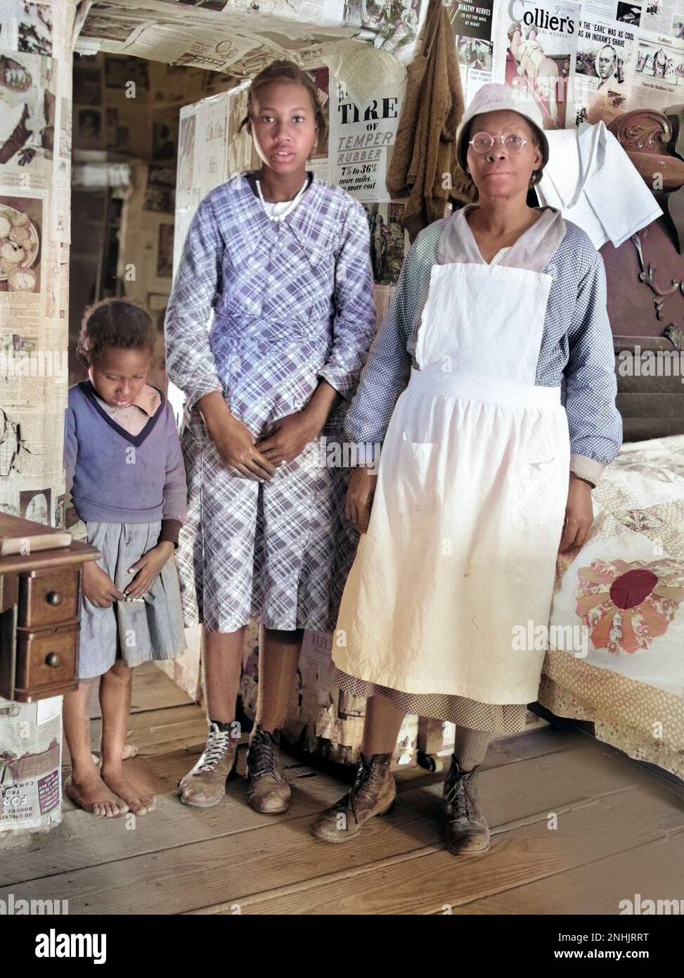 Portrait de famille à l'intérieur de la maison, Gee's Bend, Alabama, États-Unis, Arthur Rothstein, ÉTATS-UNIS Administration de la sécurité agricole, avril 1937 Banque D'Images