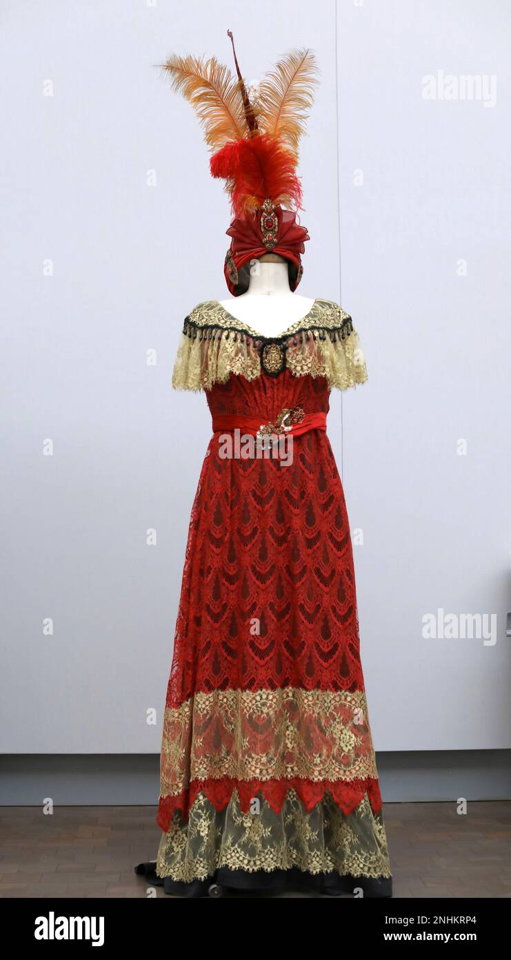 Costume from 'The Merry Widow' (2001), Olga worn by soprano Marnie Breckenridge in Act III seen on Tuesday, Oct. 27, 2020, in San Francisco, Calif. The costume is designed by Thierry Bosquet and is an early 20th-century dress of red and gold lace over a black underlayer. (Liz Hafalia/San Francisco Chronicle via AP) Banque D'Images