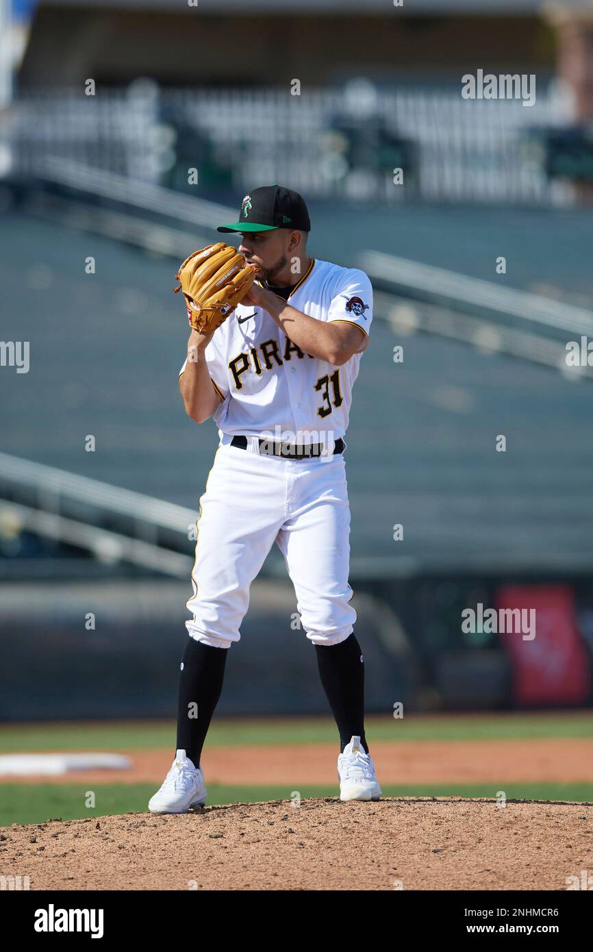 Surprise Saguaros pitcher Omar Cruz (31) (Pittsburgh Pirates) during an Arizona Fall League game against the Scottsdale Scorpions on October 20, 2022 at Surprise Stadium in Surprise, Arizona. (Tracy Proffitt/Four Seam Images via AP) Banque D'Images