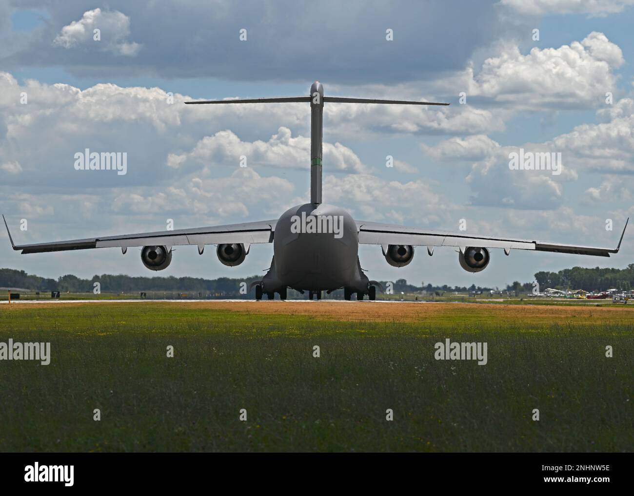 L'équipe de démonstration de la côte ouest du C-17 se prépare au décollage d'un C-17 Globemaster III affecté à l'aile 62D du transport aérien de l'Association des aéronefs expérimentaux, Oshkosh, Wisconsin, 31 juillet 2022. EAA est le plus grand salon aérien annuel des États-Unis et est la plus grande célébration de l'aviation au monde. Banque D'Images