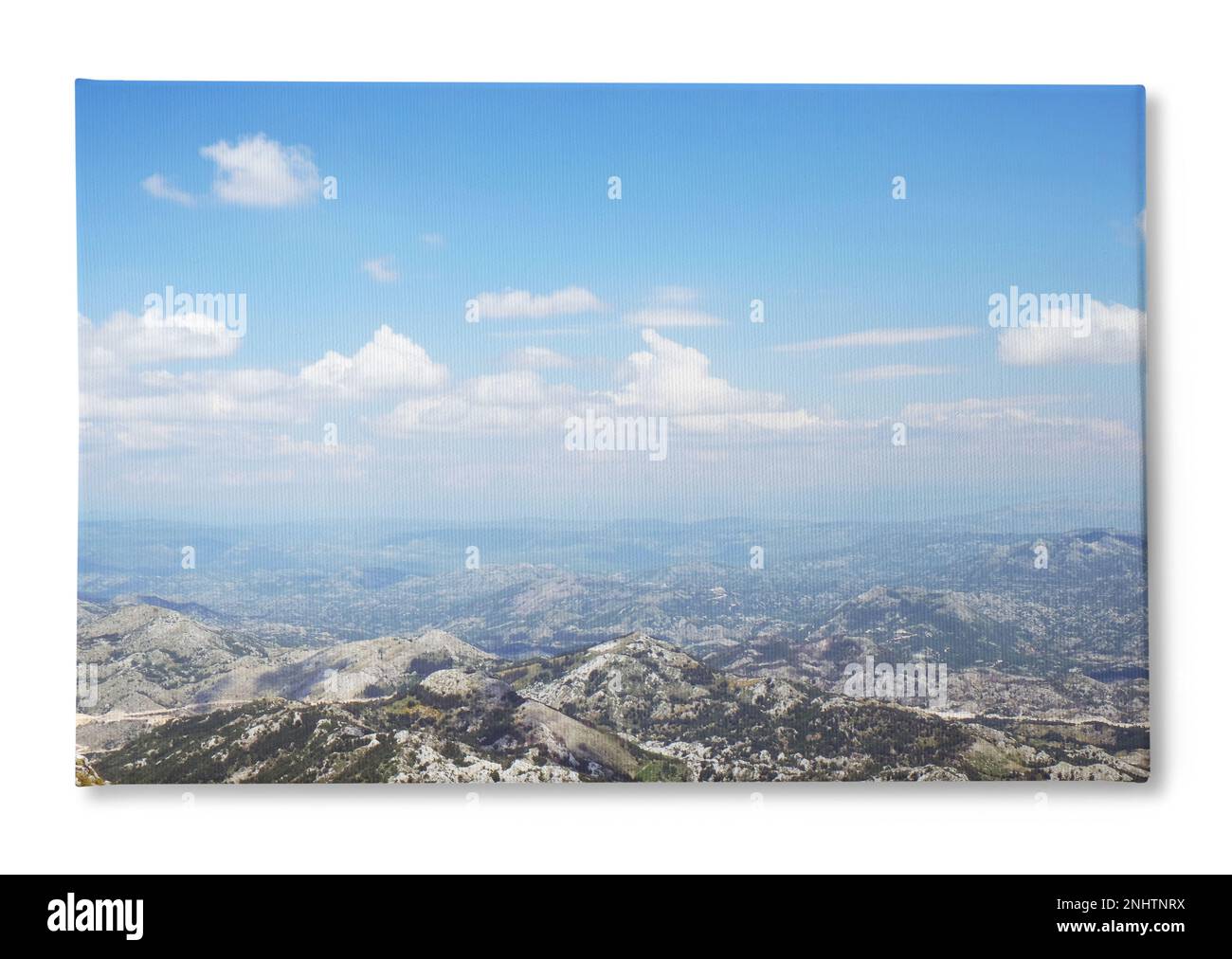 Photo imprimée sur toile, fond blanc. Vue pittoresque sur les magnifiques montagnes par beau temps Banque D'Images