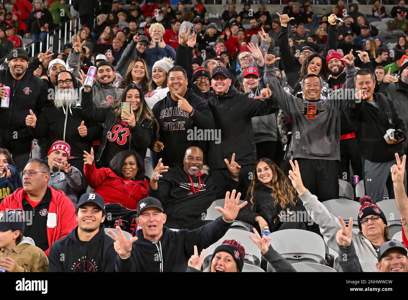 SAN DIEGO, CA - NOVEMBER 12: San Diego State Aztecs fans cheer for their team during a game between the San Jose State Spartans and the San Diego State Aztecs on November 12, 2022, at Snapdragon Stadium in San Diego, CA. (Photo by Justin Fine/Icon Sportswire) (Icon Sportswire via AP Images) Banque D'Images