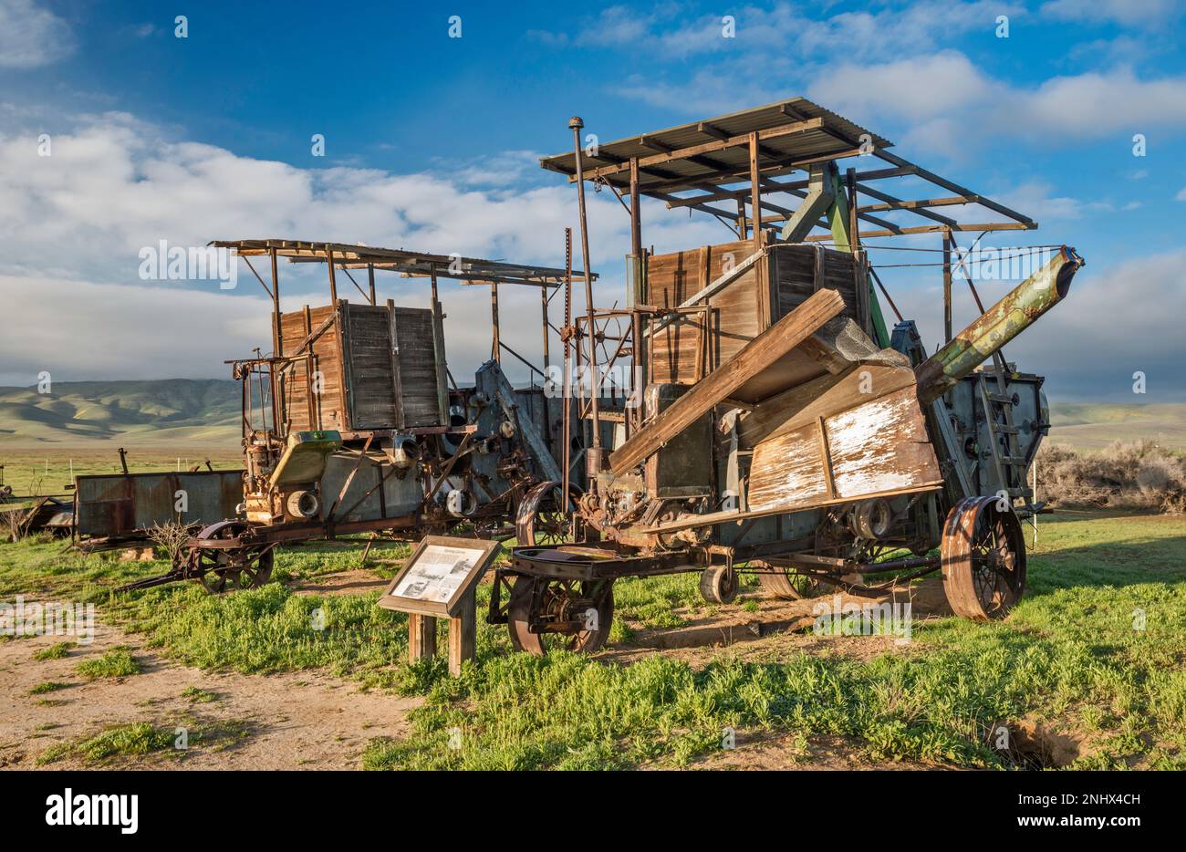 Les anciens tharriers conservés près du centre d'éducation de Goodwin, dans l'ancien ranch, Carrizo Plain National Monument, Californie, États-Unis Banque D'Images