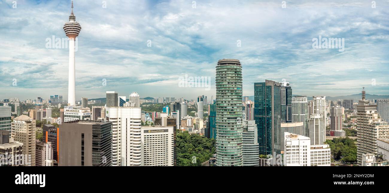 Kuala Lumpur, Malaisie - 22 février 2023 : vue panoramique du centre-ville de Kuala Lumpur avec le plus haut gratte-ciel. Image du paysage urbain de Kuala Lumpur Banque D'Images