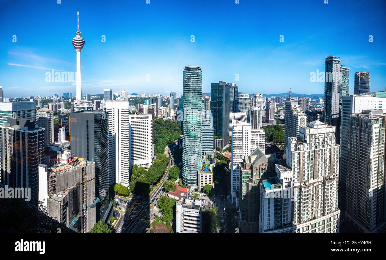 Kuala Lumpur, Malaisie - 22 février 2023 : vue panoramique du centre-ville de Kuala Lumpur avec le plus haut gratte-ciel. Image du paysage urbain de Kuala Lumpur Banque D'Images