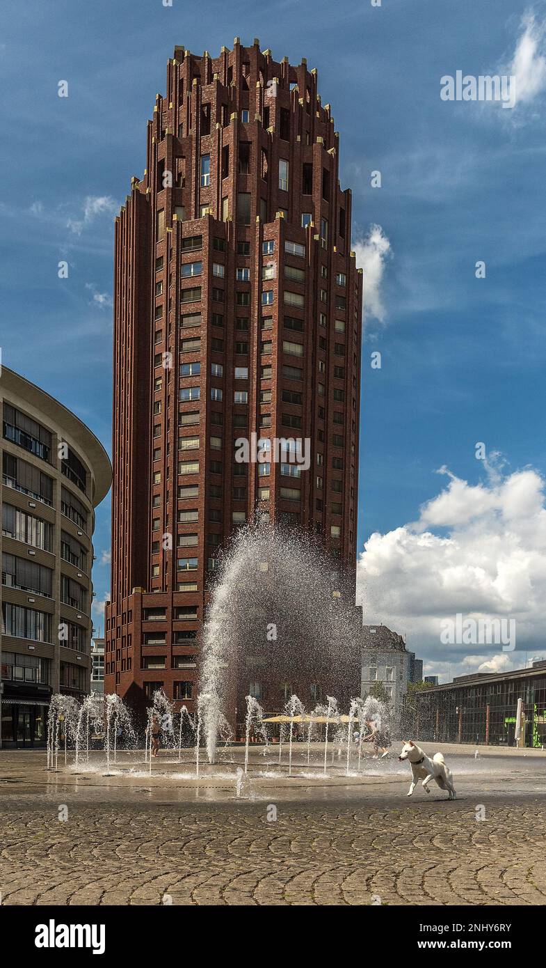 Le Lindner Hotel and Residence main Plaza de 88 mètres de haut, Francfort, Allemagne Banque D'Images