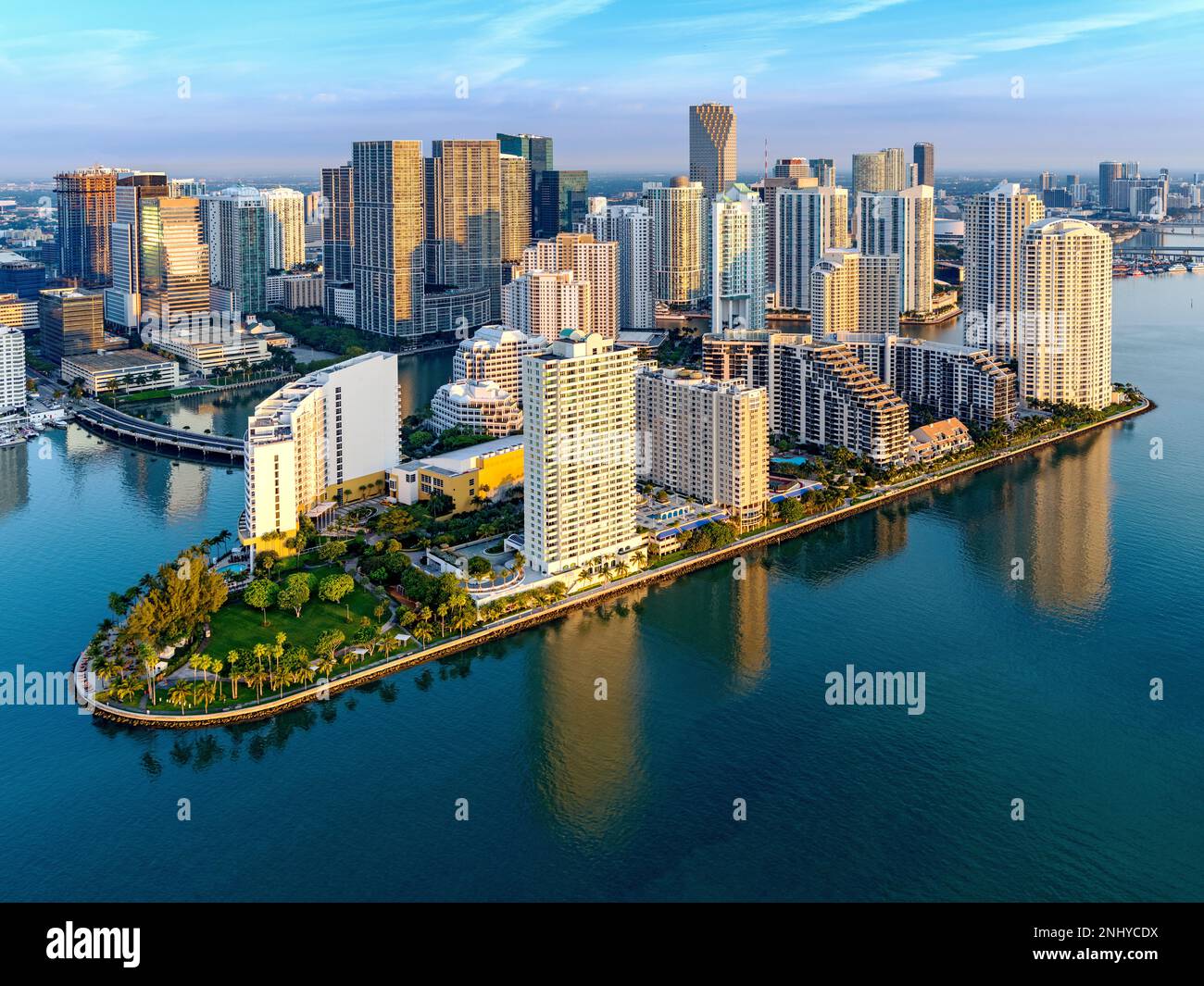 Brickell Key, centre-ville de Miami et four Seasons Hotel Sunrise Miami, sud de la Floride, Dade, Floride, États-Unis Banque D'Images Brickell Key, centre-ville de Miami et four Seasons Hotel Sunrise Miami, sud de la Floride, Dade, Floride, États-Unis Banque D'Images