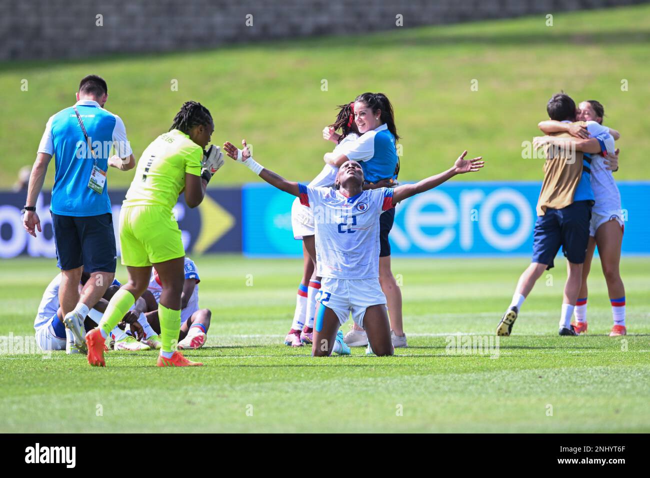 Auckland, Nouvelle-Zélande. 22nd févr. 2023. Roselord Borgella, de l'équipe nationale féminine de football d'Haïti, célèbre le match de la coupe du monde des femmes de la FIFA 2023 entre le Chili et Haïti qui s'est tenu au stade North Harbour. Note finale Haïti 2:1 Chili. (Photo par Luis Veniegra/SOPA Images/Sipa USA) crédit: SIPA USA/Alay Live News Banque D'Images