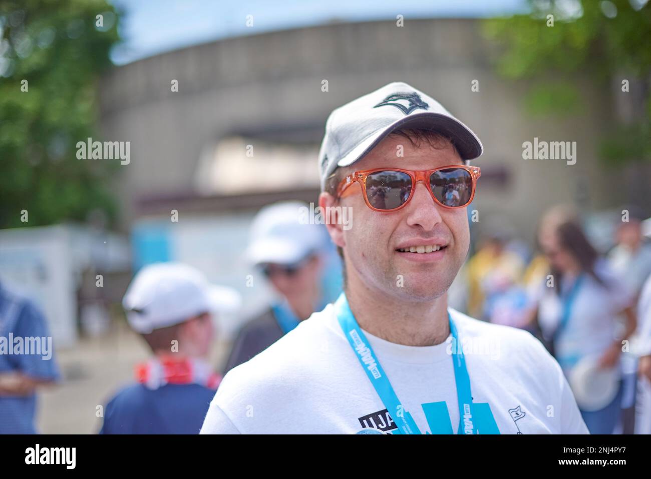 Toronto, Ontario Canada- 29 mai 2022 : une photo d'un homme gay à la synagogue Beth David pendant la marche de Toronto avec Israël. Banque D'Images
