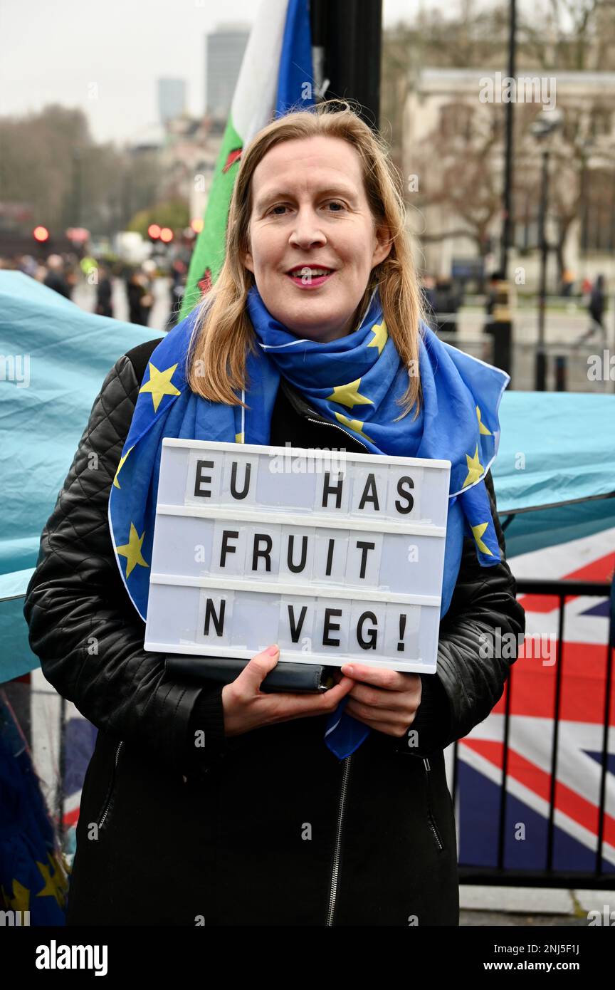 Londres, Royaume-Uni. Une protestation pro UE met en lumière les pénuries de fruits et légumes qui peuvent en partie être causées par des problèmes de chaîne d'approvisionnement du Brexit. Manifestation contre le Brexit et le gouvernement conservateur. Crédit : michael melia/Alay Live News Banque D'Images