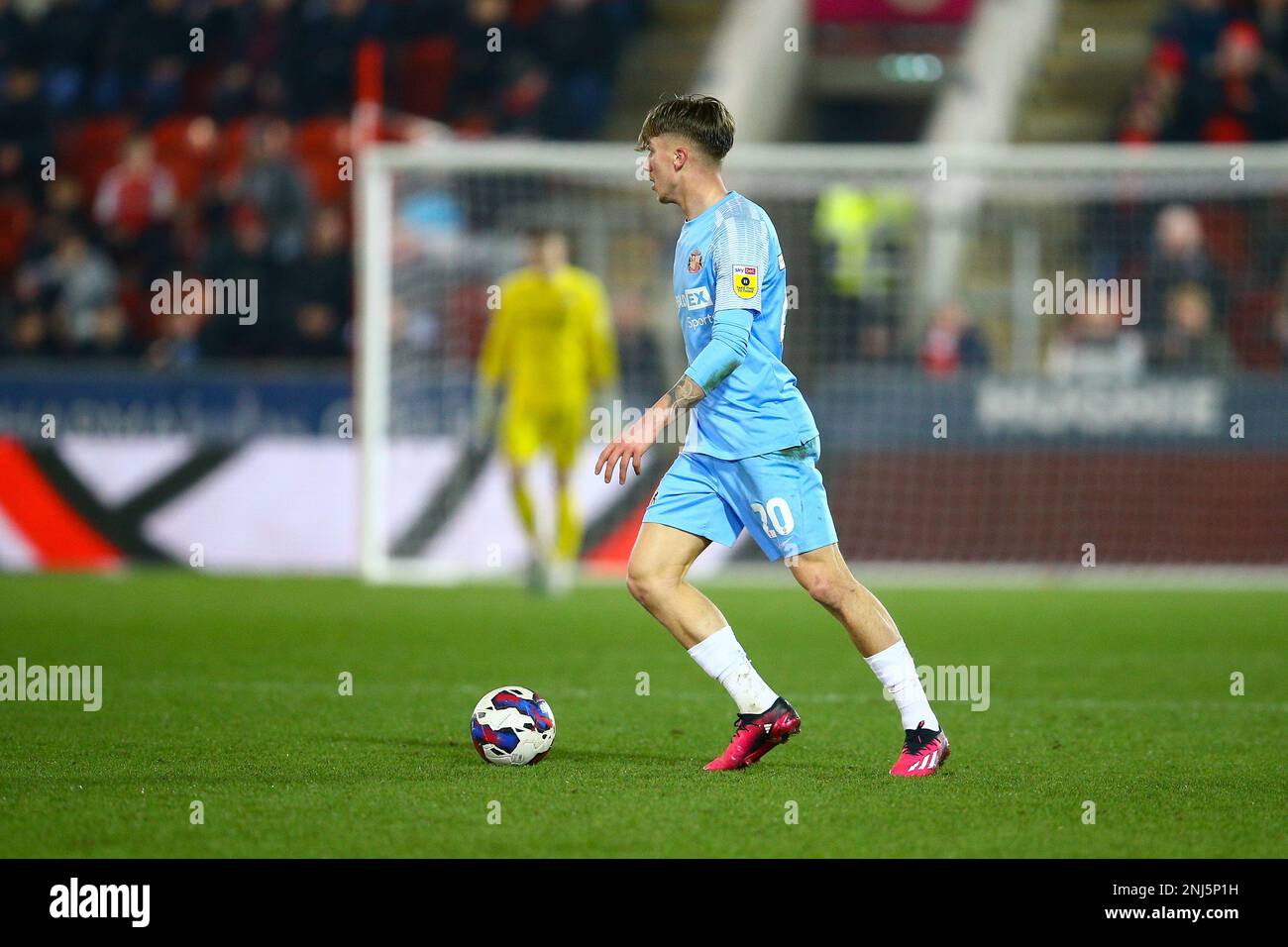 AESSEAL New York Stadium, Rotherham, Angleterre - 21st février 2023 Jack Clarke (20) de Sunderland - pendant le match Rotherham v Sunderland, Sky Bet Championship, 2022/23, AESSEAL New York Stadium, Rotherham, Angleterre - 21st février 2023 Credit: Arthur Haigh/WhiteRosePhotos/Alay Live News Banque D'Images