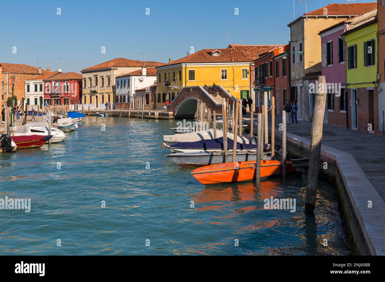 Vue sur Canale di San Donato et Ponte San Martino à l'île de Murano, Venise, Italie en février Banque D'Images