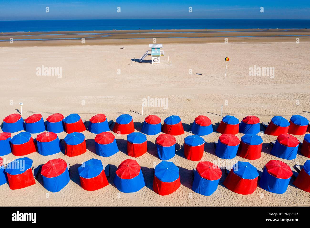 Vue aérienne Plage, DEAUVILLE, Côte fleurie, Calvados Normany, France Banque D'Images