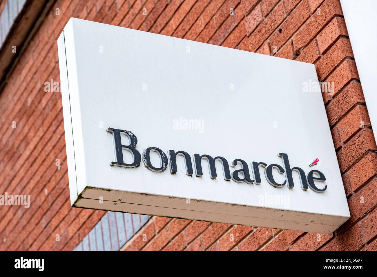Affiche de la boutique de vêtements Bonmarche sur le mur extérieur du Royaume-Uni Banque D'Images