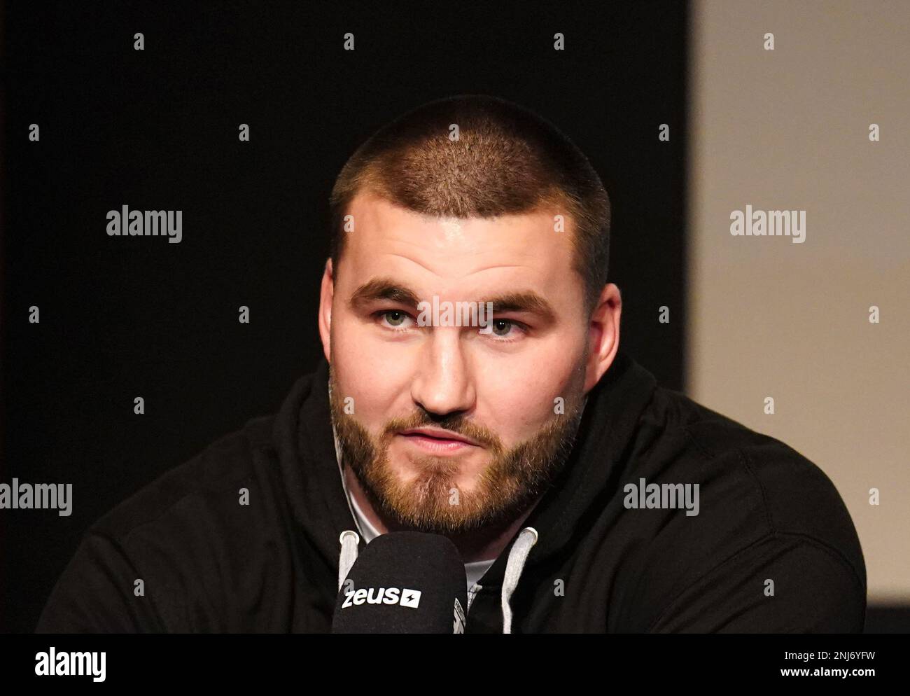 Antonio Zepeda lors d'une conférence de presse à l'hôtel Leonardo Royal