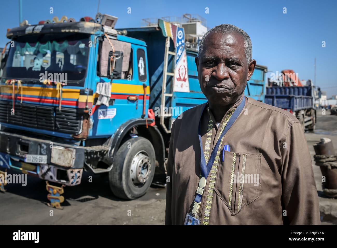 Yora Kane, secrétaire générale de SAGMS, syndicat sénégalais des gens de mer affilié à la Fédération internationale des travailleurs des transports. Les pêcheurs sénégalais tentent de s'organiser et de prendre des positions plus dures contre le gouvernement en raison des inquiétudes concernant la surpêche des chalutiers industriels étrangers. Ils disent que le manque de poissons disponibles pour la capture les oblige à utiliser leurs bateaux pour migrer en Europe. Banque D'Images