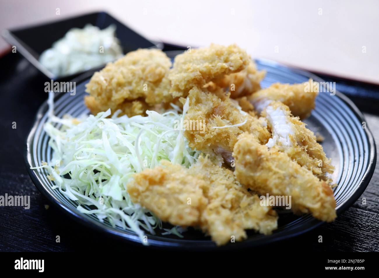 A dish of deep fried dolphinfish is offered at a restaurant, Kaede Shokudo at Yonaguni-jima Island in Okinawa Prefecture on Sep. 8, 2022. Mahi-mahi is a specialty of the island.( The Yomiuri Shimbun ) Banque D'Images