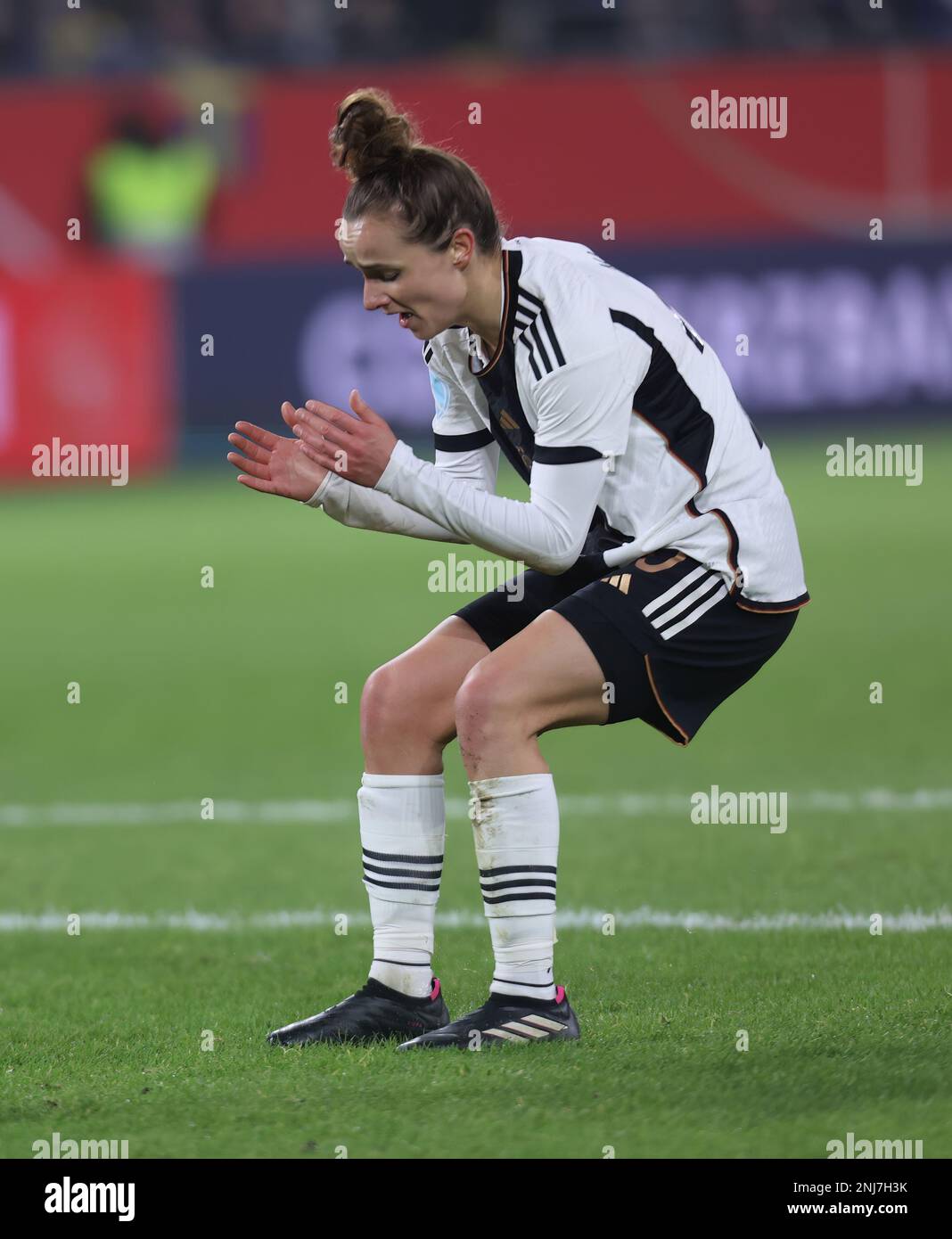 Duisburg, Allemagne. 21st févr. 2023. Lina Magull (GER), match de football féminin, Allemagne contre Suède, Duisburg, 21.02.2023. Crédit : Juergen Schwarz/Alay Live News Banque D'Images