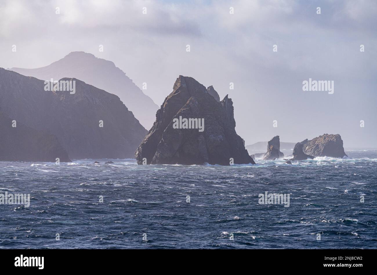 Escarpages rocheuses déchiquetées au large de l'île Hornos, près de Cape Horn au Chili Banque D'Images