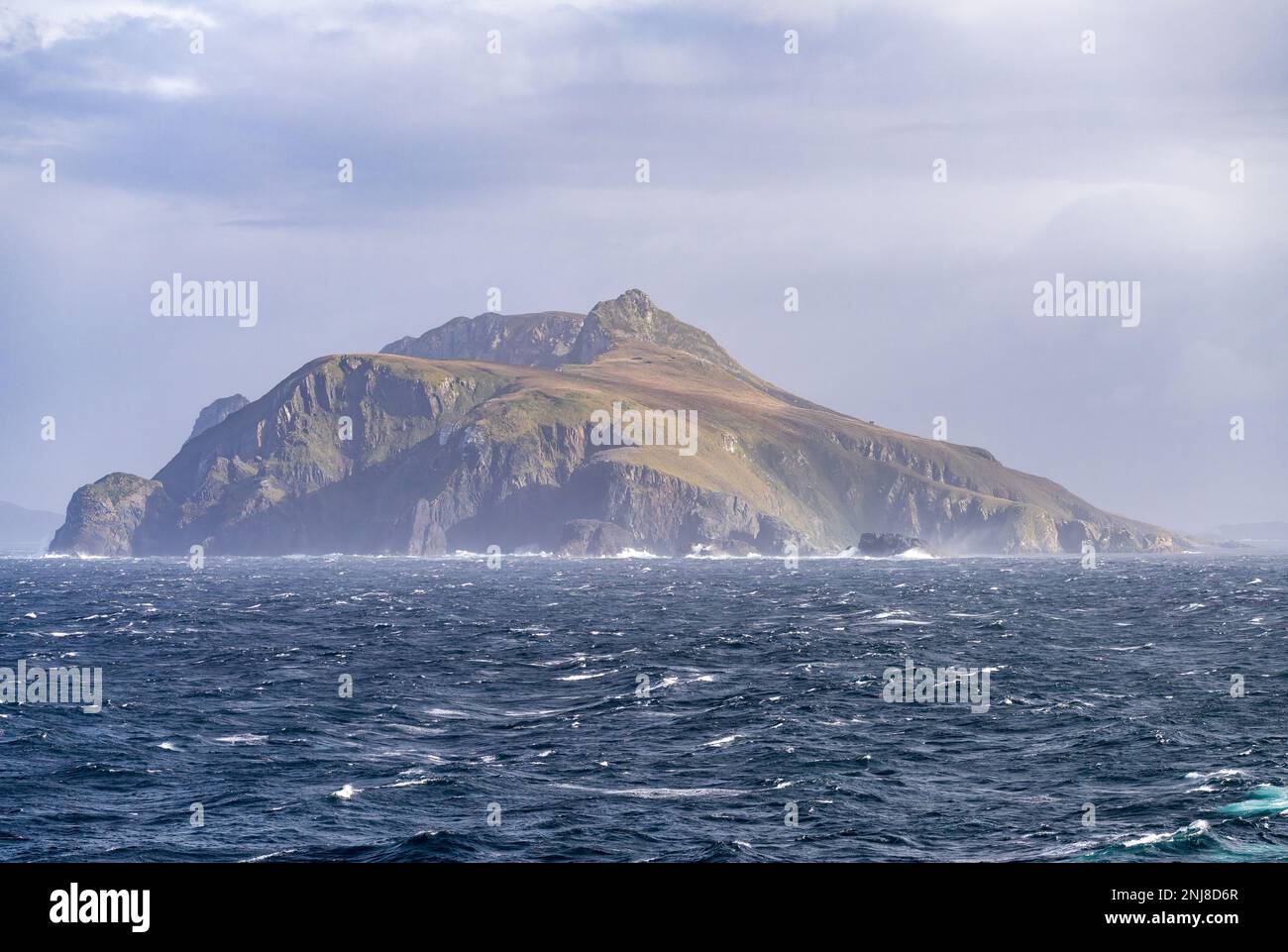 Des falaises rocheuses forment le cap Horn sur l'île Hornos au Chili Banque D'Images