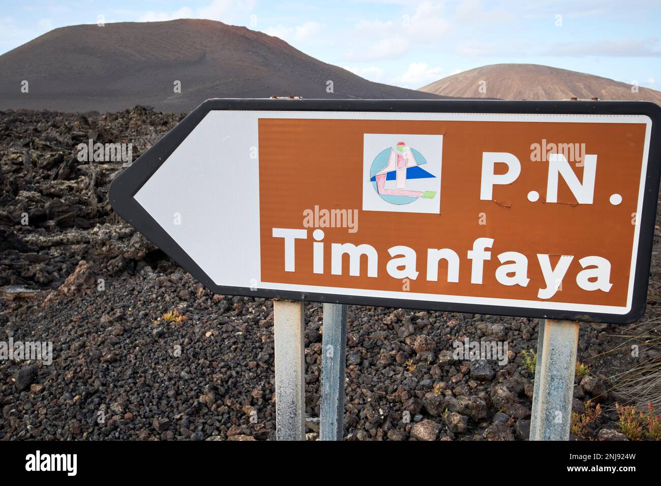 Panneau indiquant la route à travers le parc national de timanfaya parque nacional timanfaya Lanzarote, îles Canaries, Espagne Banque D'Images