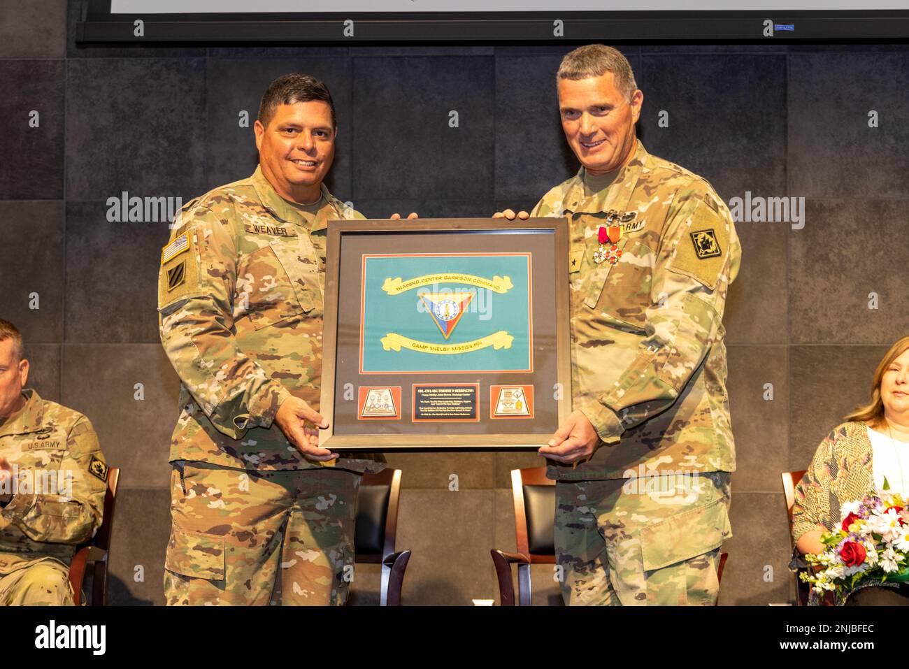 L'Adjudant-chef 2 Timothy P. Herrington a été reconnu pour plus de 28 ans  de service à la Garde nationale de l'Armée du Mississippi lors d'une  cérémonie de retraite tenue au Centre d'instruction